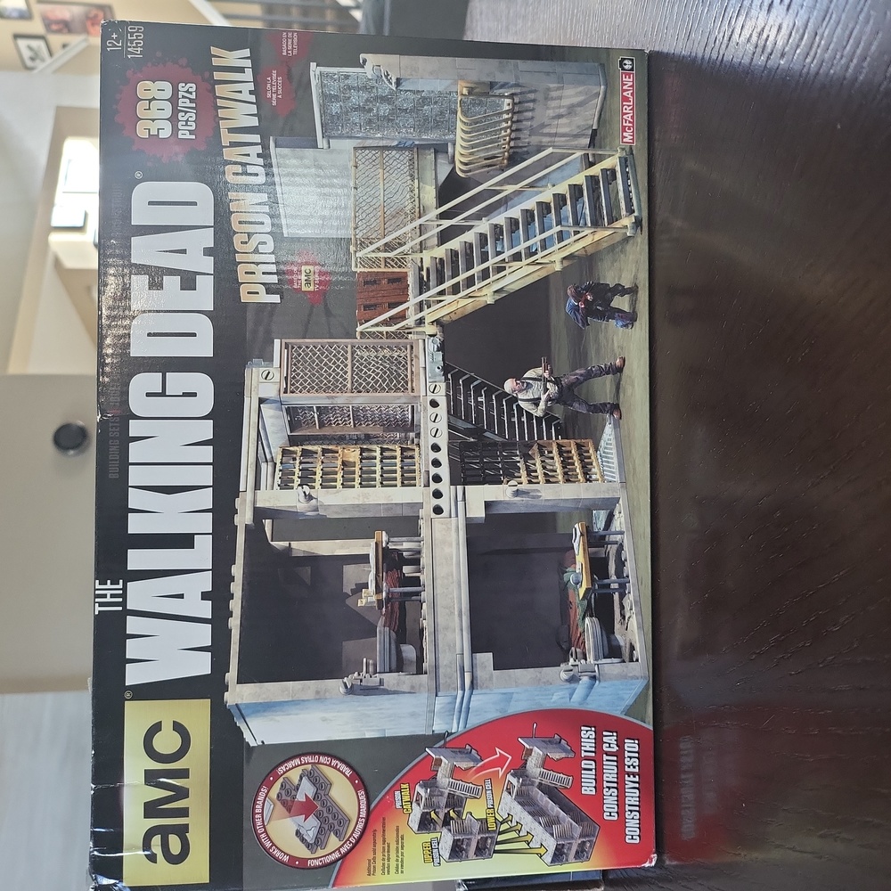 The walking dead prison catwalk 14559.
